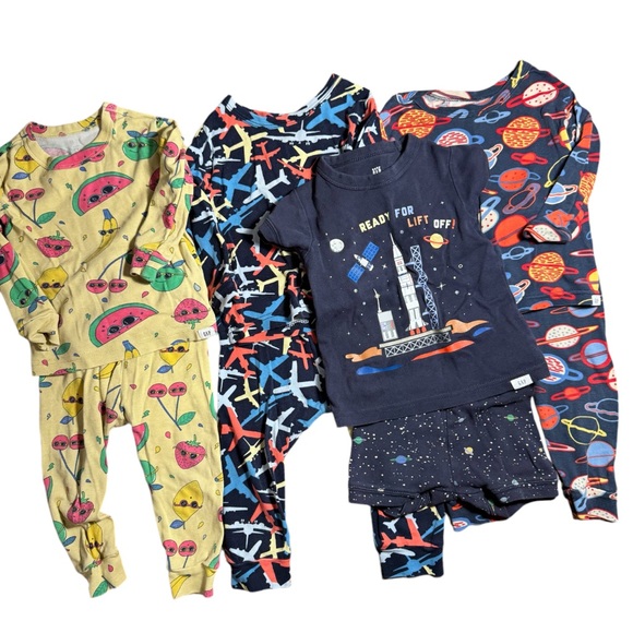 Baby Gap 2-piece pajama bundle of 4 sets organically grown cotton size 12-18 mo - Picture 1 of 3